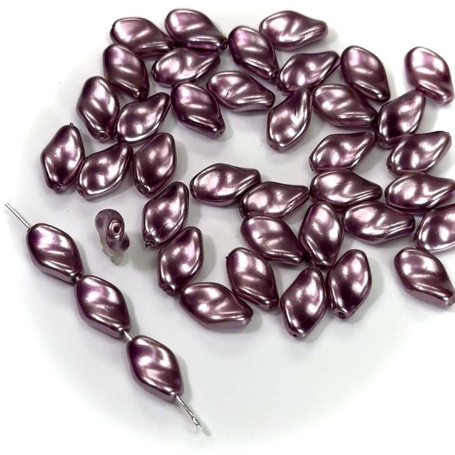 Czech Fancy Twisted Glass Pearls 14x8mm Lavender color 40 pieces CL197