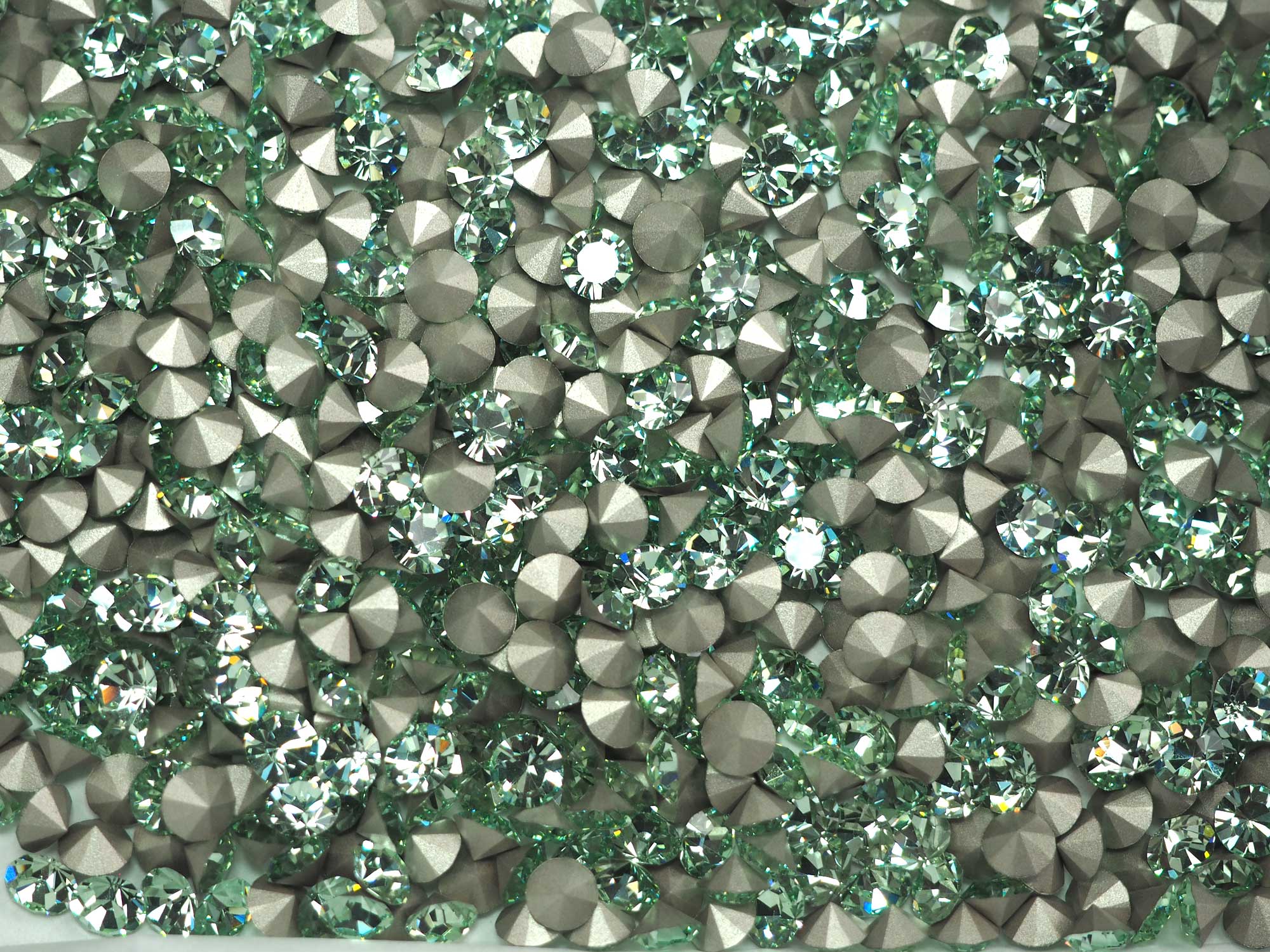 Chrysolite, Preciosa Genuine Czech MAXIMA Pointed Back Chatons in size ss28 (6mm, 0.24inch), 36 pieces, Silver Foiled, P630