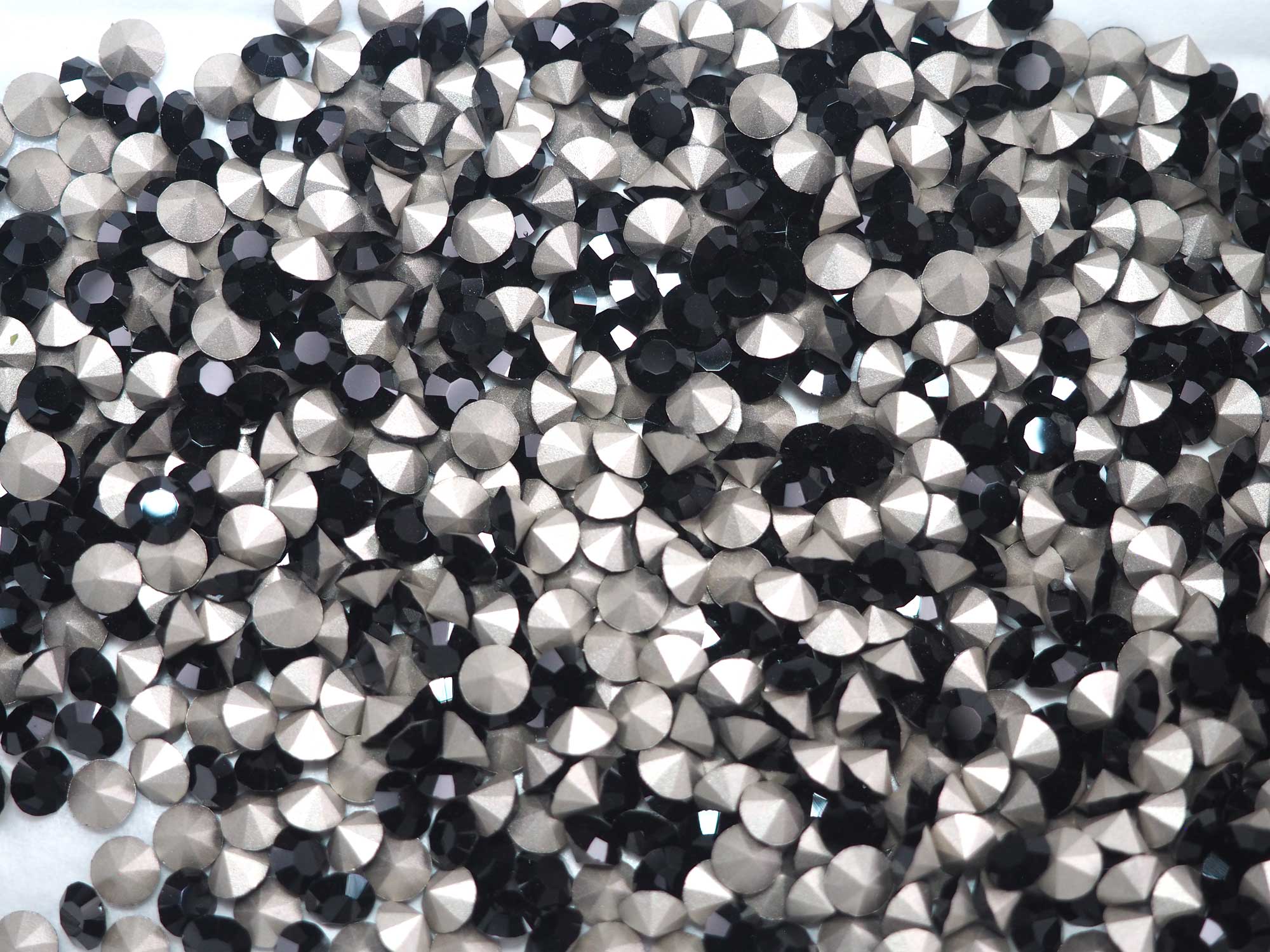 Jet black, Preciosa Genuine Czech MAXIMA Pointed Back Chatons in size ss23 (5.2mm, 0.2inch), 72 pieces, Silver Foiled, P609