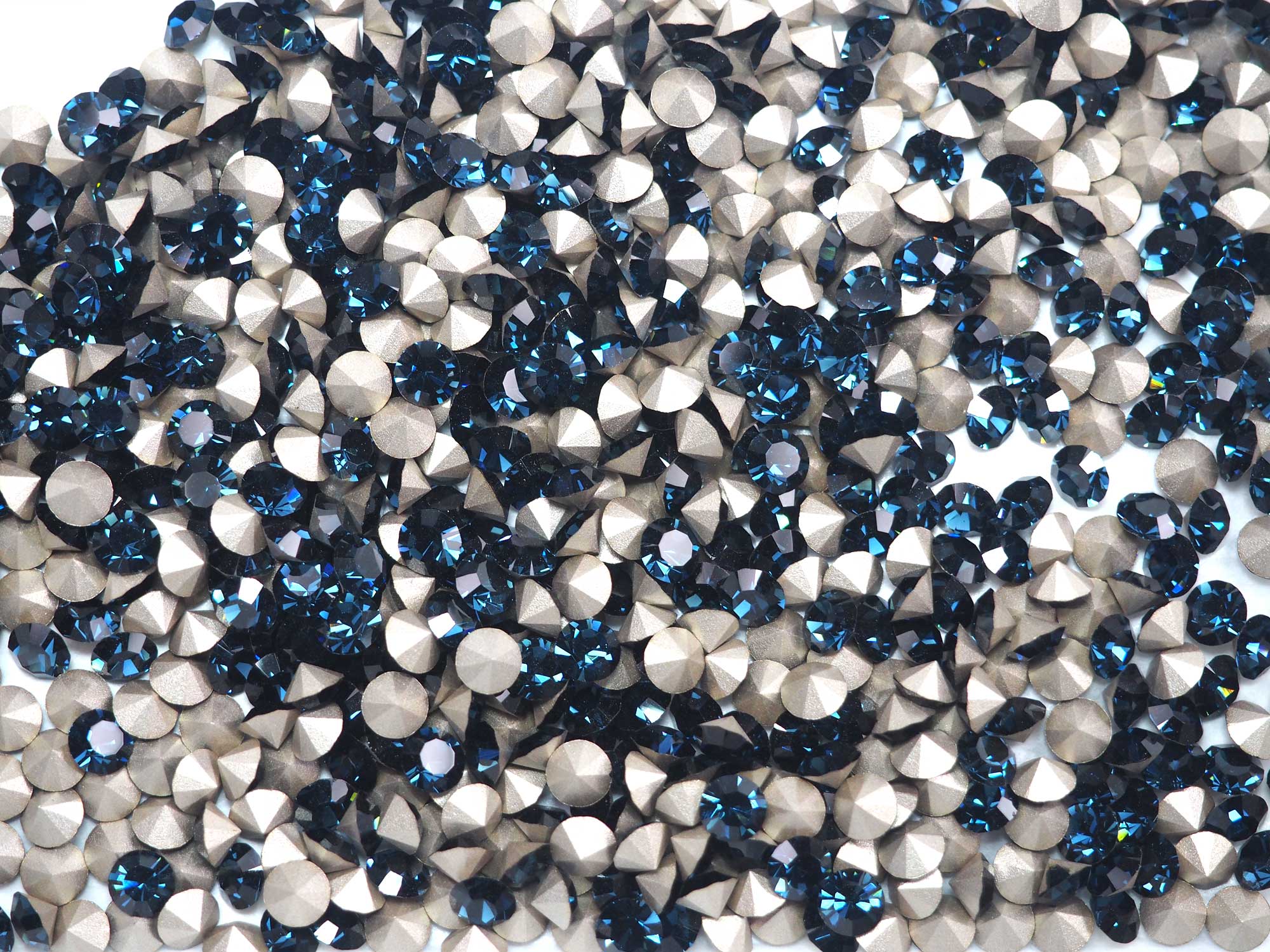 Montana, Preciosa Genuine Czech MAXIMA Pointed Back Chatons in size ss23 (5.2mm, 0.2inch), 72 pieces, Silver Foiled, P613