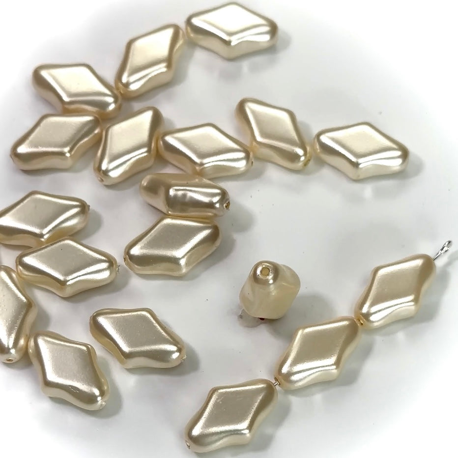 Czech Fancy Rhombus Glass Pearls 18x11mm Cream Ivory color 20 pieces CL175