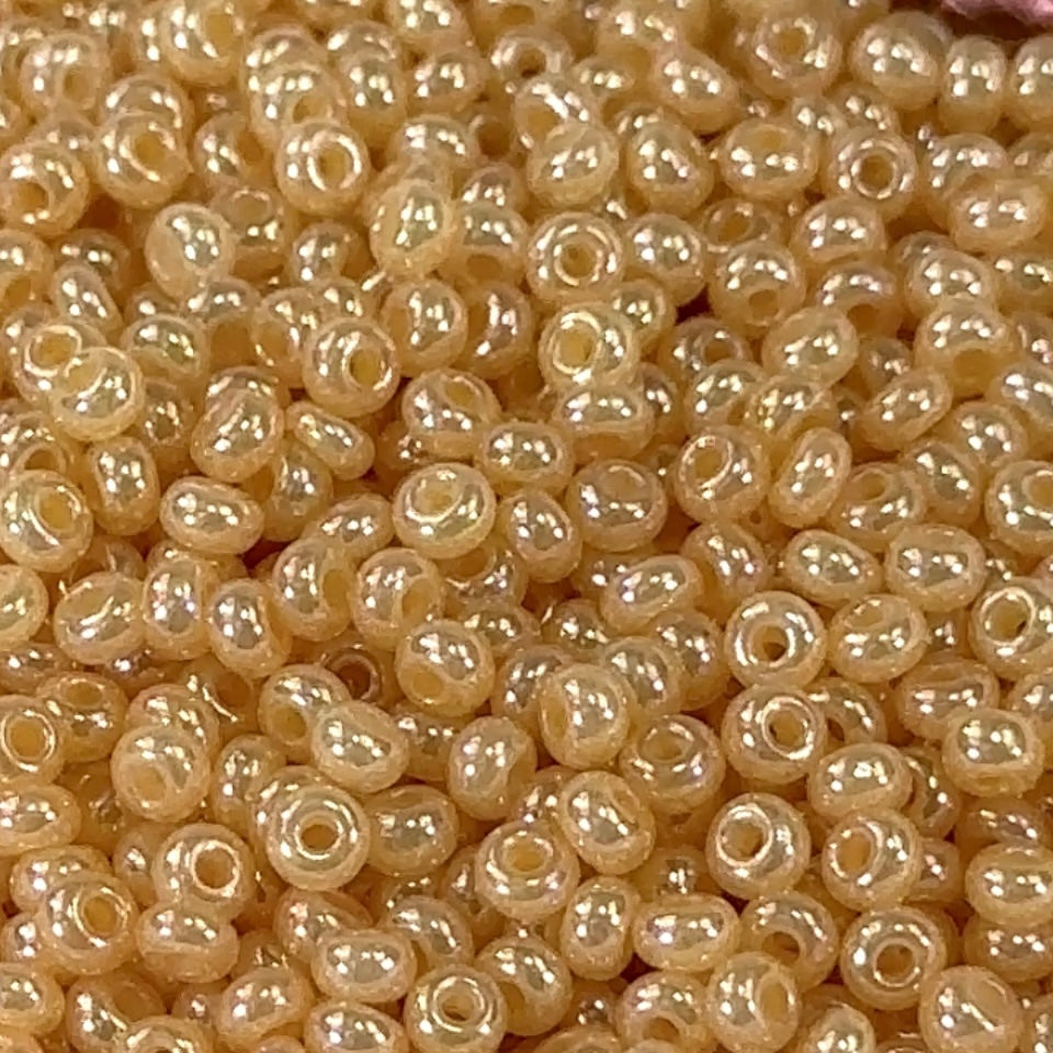 Rocailles size 8/0 3mm Cream Shell Preciosa Ornela Traditional Czech Glass Seed Beads 30grams 1 oz CS011