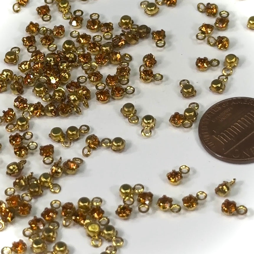 Vintage Swarovski Chaton Rhinestones in 1-loop Unplated Closed Back Pendant Settings 2.5mm Topaz brown 80 pieces SW031