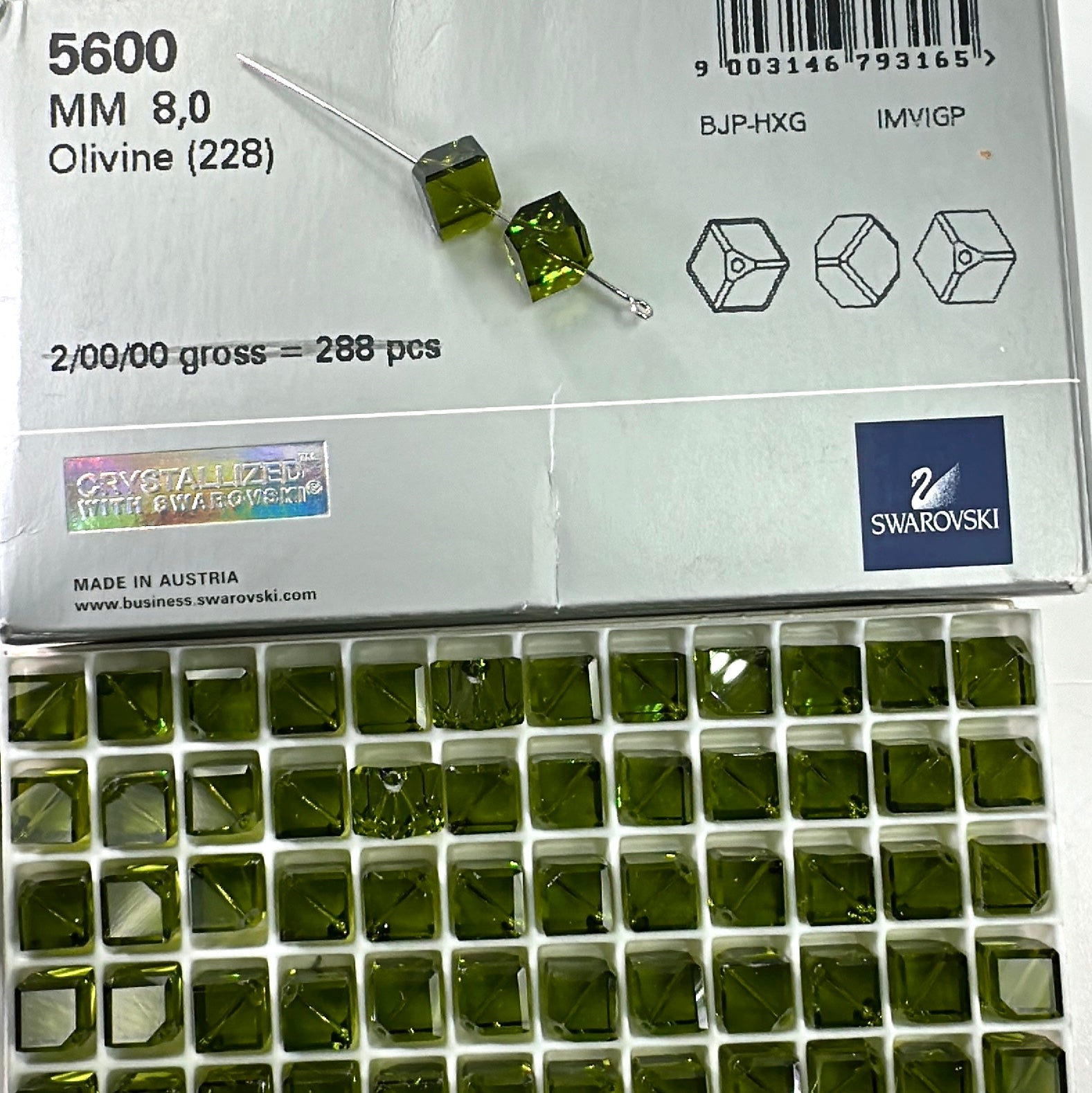 Swarovski Art.# 5600 - Olivine green Diagonal Cube Beads with Offset Hole 6pcs size 8mm SW045