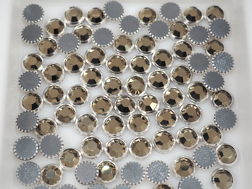 Swarovski Art.# 2029HF - Crystal Metallic Light Gold coated, Silver Rimmed HotFix Rhinestone Flatbacks, 7mm 34ss ss34