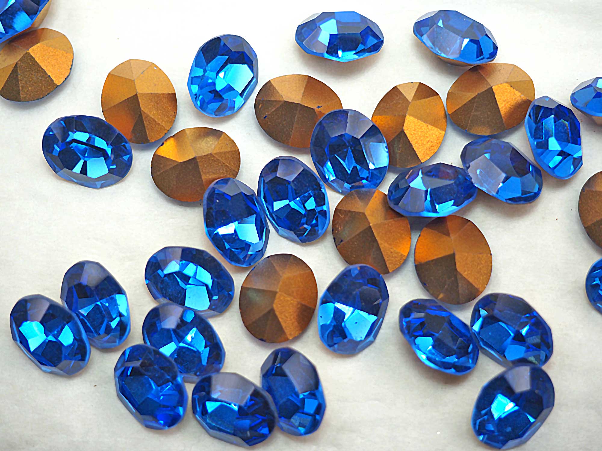 Sapphire, Preciosa Czech MC OVAL Stones in size 12x10mm, 36 pieces, Gold Foiled, P597