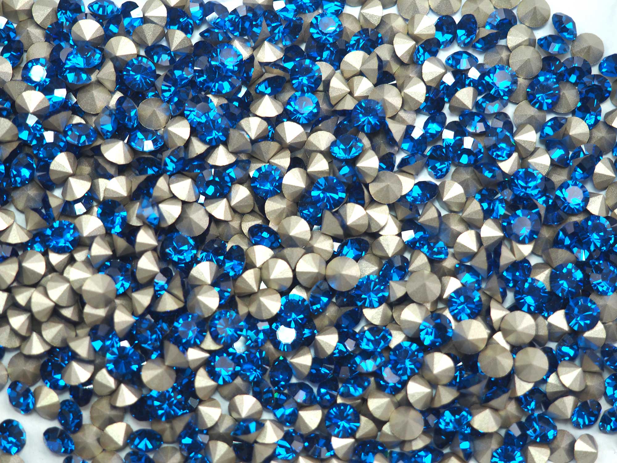 Capri Blue, Preciosa Genuine Czech MAXIMA Pointed Back Chatons in size ss20 (5mm), 72 pieces, Silver Foiled, P624