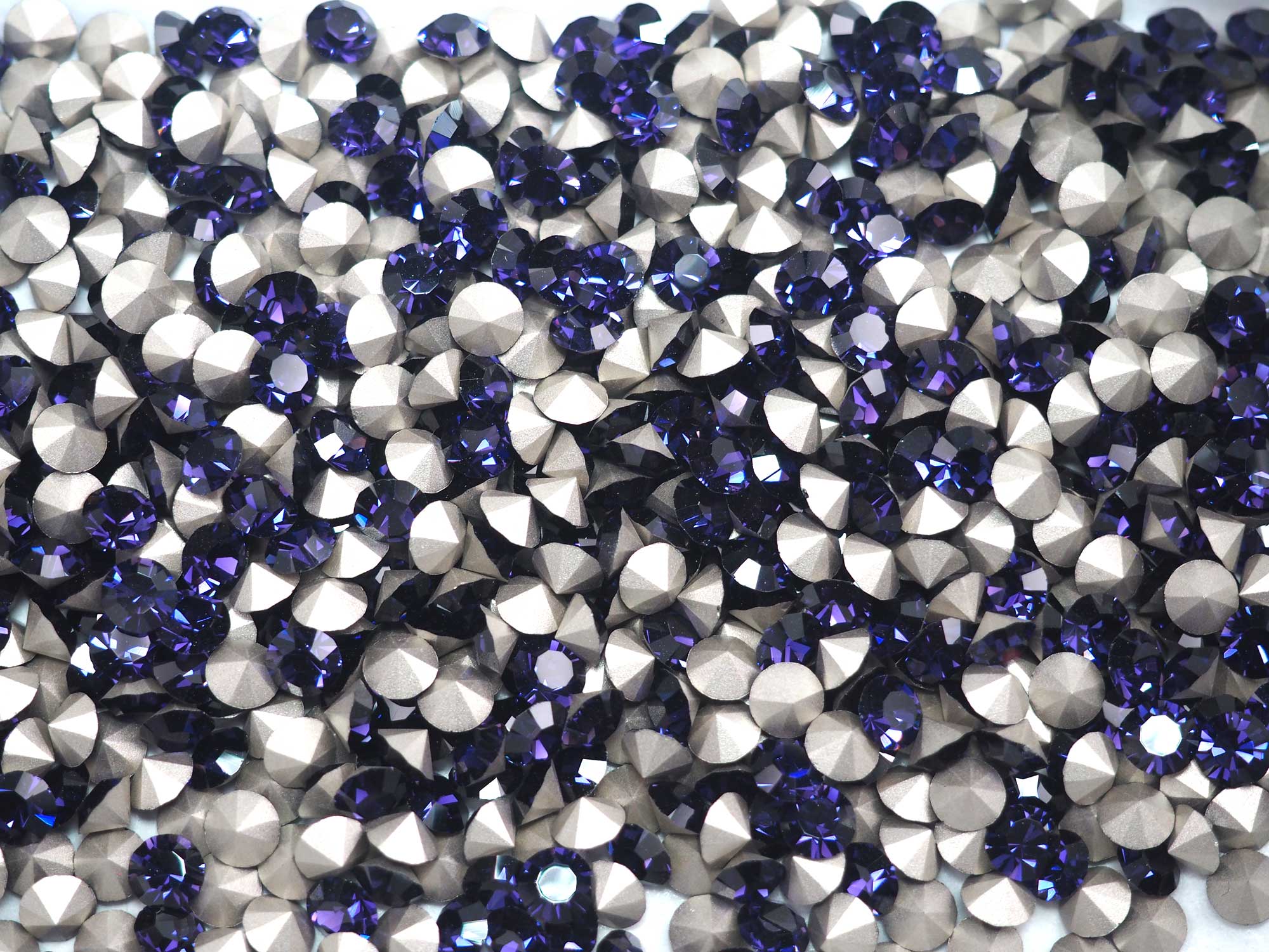 Purple Velvet, Preciosa Genuine Czech MAXIMA Pointed Back Chatons in size ss23 (5.2mm, 0.2inch), 72 pieces, Silver Foiled, P616