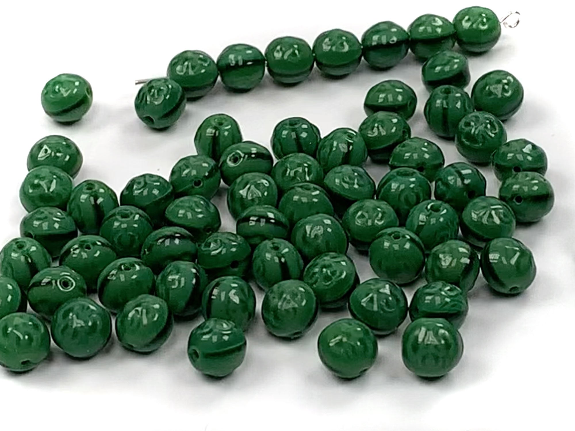 Czech Glass Druk Beads in size 8x7mm, Flattened Round with Clover, Rich Green color, 30pcs, P899