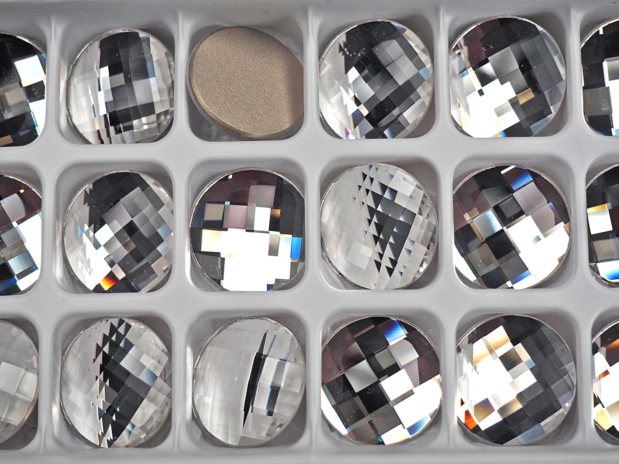 Crystal , Preciosa Czech MC Chessboard CIRCLE Maxima Flatback Stones Style #438-11-302 Silver Foiled, size 10mm or 14mm