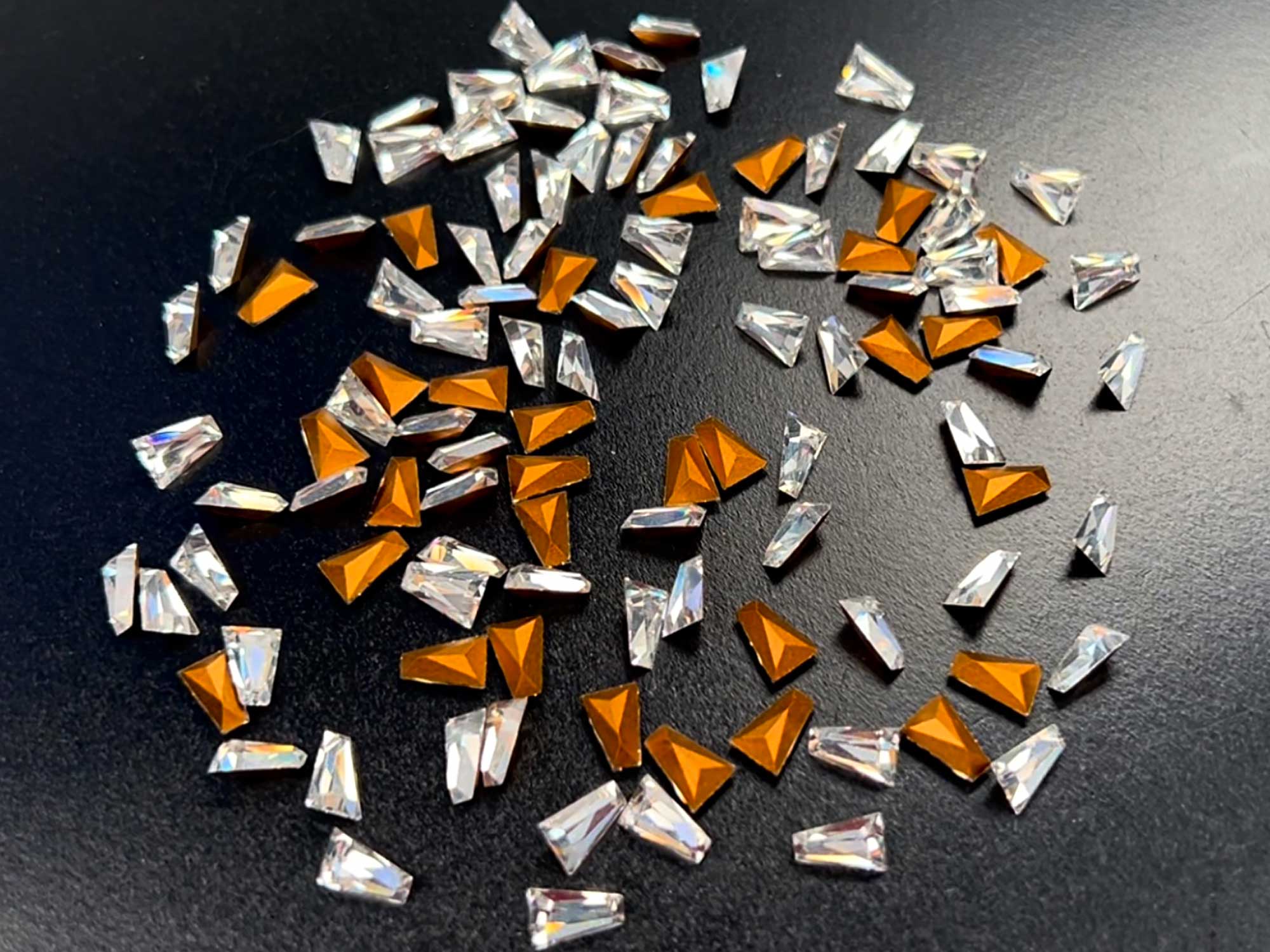 Swarovski Art.# 4700 - #18, 8.5x6x2.6mm Vintage Keystone Rhinestones (Tapered Baguettes), clear Crystal, Gold Foiled, 24 stones