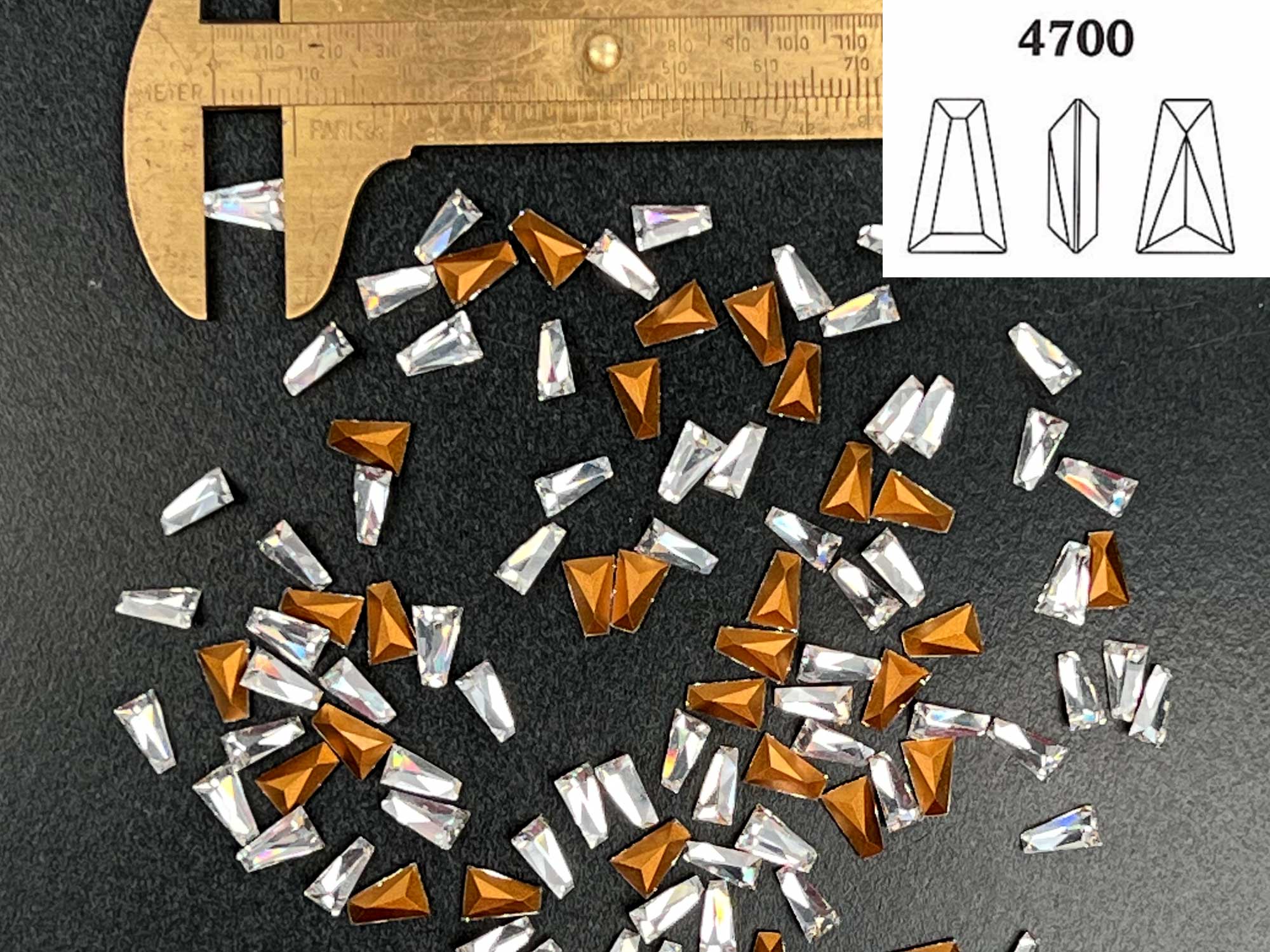 Swarovski Art.# 4700 - #18, 8.5x6x2.6mm Vintage Keystone Rhinestones (Tapered Baguettes), clear Crystal, Gold Foiled, 24 stones