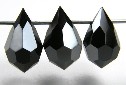 czech-mc-pendants-drop-Jet-Hematite-Half